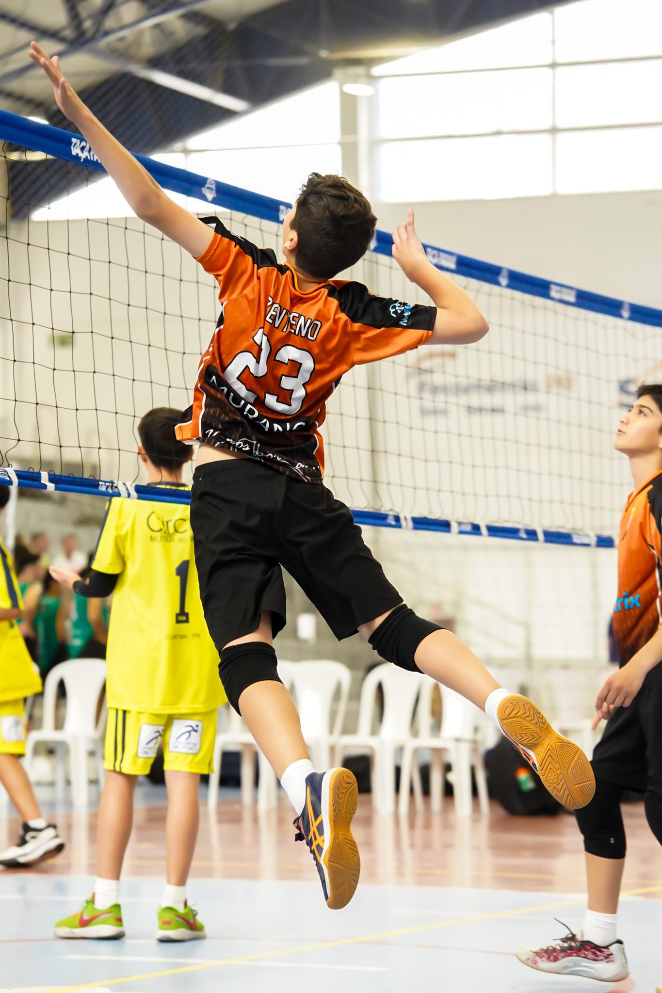 Deportista de gimnasia rítmica compitiendo por Chile